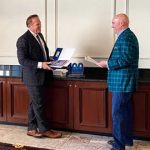 Executive Mosaic CEO Jim Garrettson (L) Presents 2020 Wash100 Award to Wolf Den Co-Founder Kevin Robbins (R)