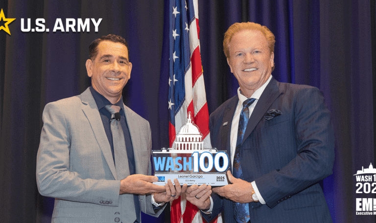Army CIO Leonel Garciga with Executive Mosaic CEO Jim Garrettson. Garciga received his 2025 Wash100 Award